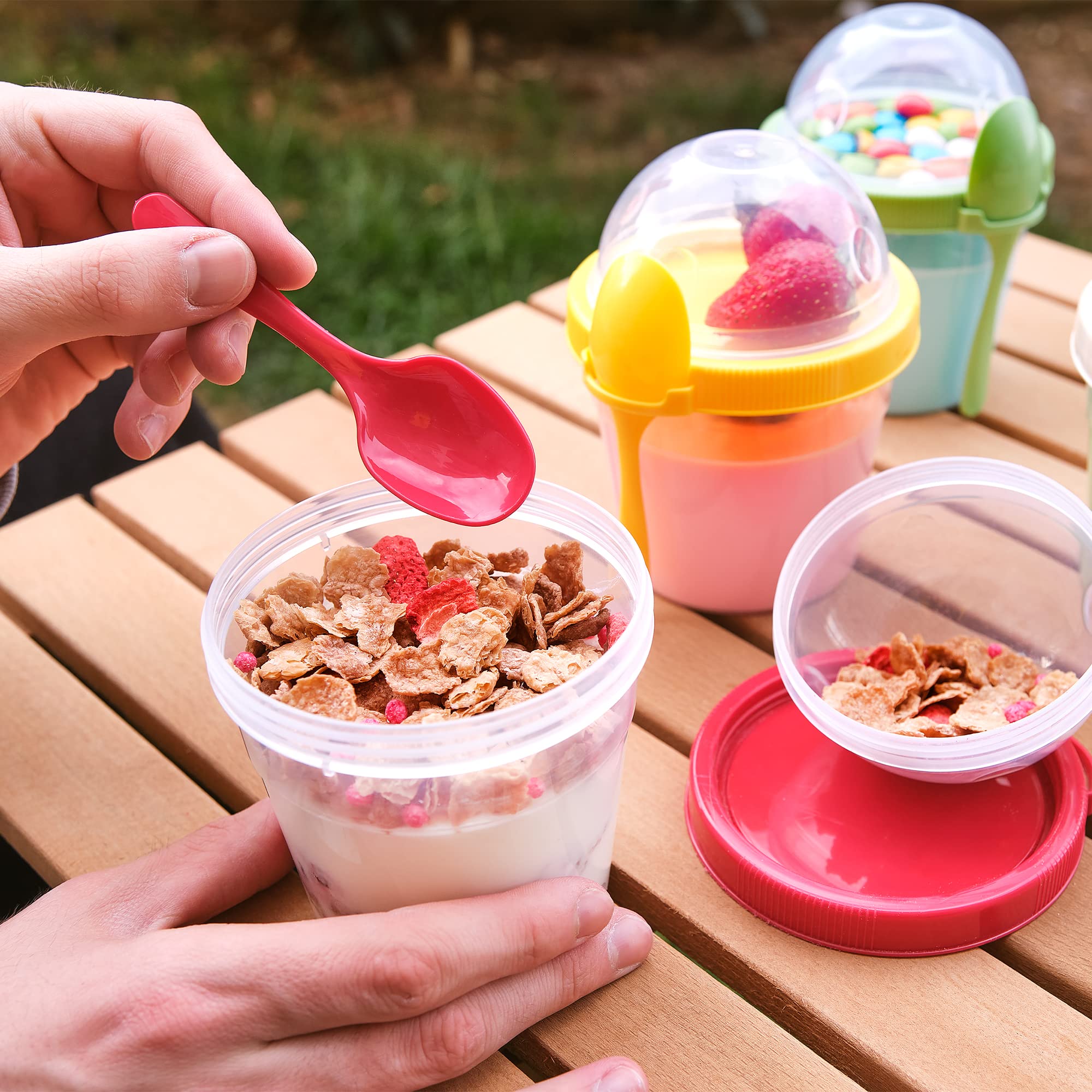 Crystalia cereal-oatmeal-dip-to-go cups for quick breakfasts and snacks.