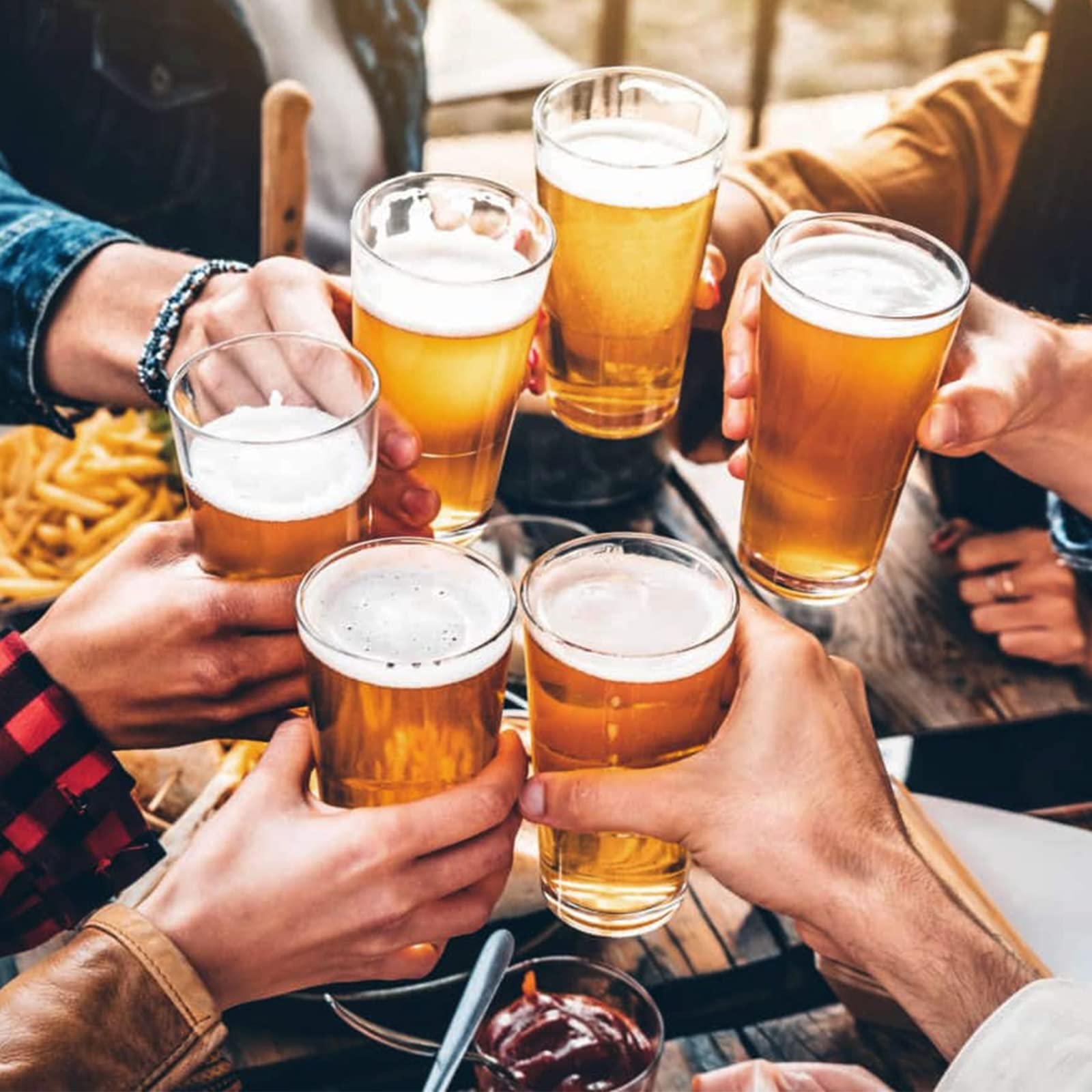 CUCUMI 8pc beer pint glasses, perfect for home bar setups and gatherings.