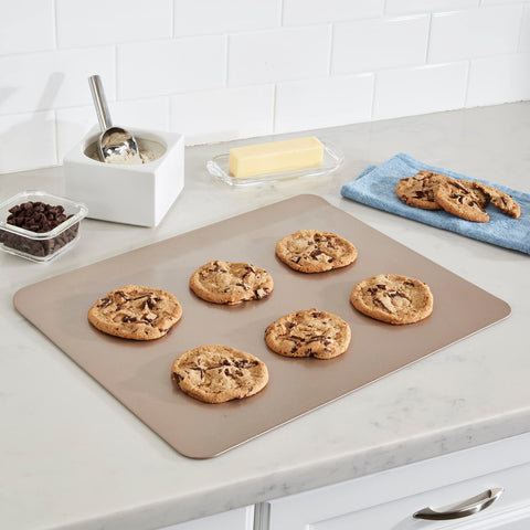 Cuisinart Chef's Classic champagne bakeware delivers even heating and warp-resistant performance.