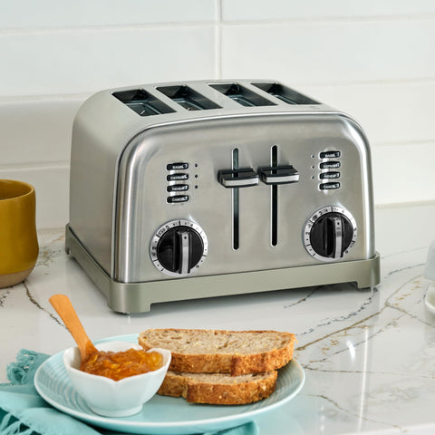 Cuisinart CPT-180P1 4-wide slots accommodating bread, bagels, and pastries with ease