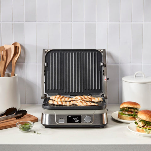 Cuisinart Griddler FIVE dishwasher-safe plates simplify cleanup after meals.