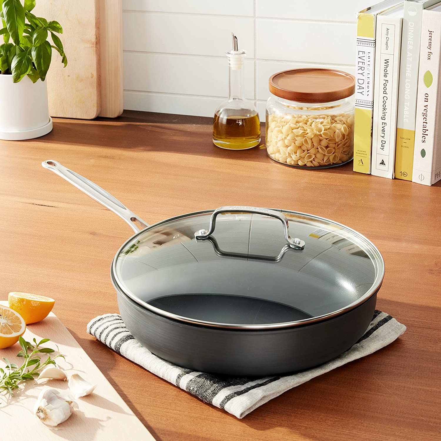 Cuisinart rim design enables drip-free pouring from the pan