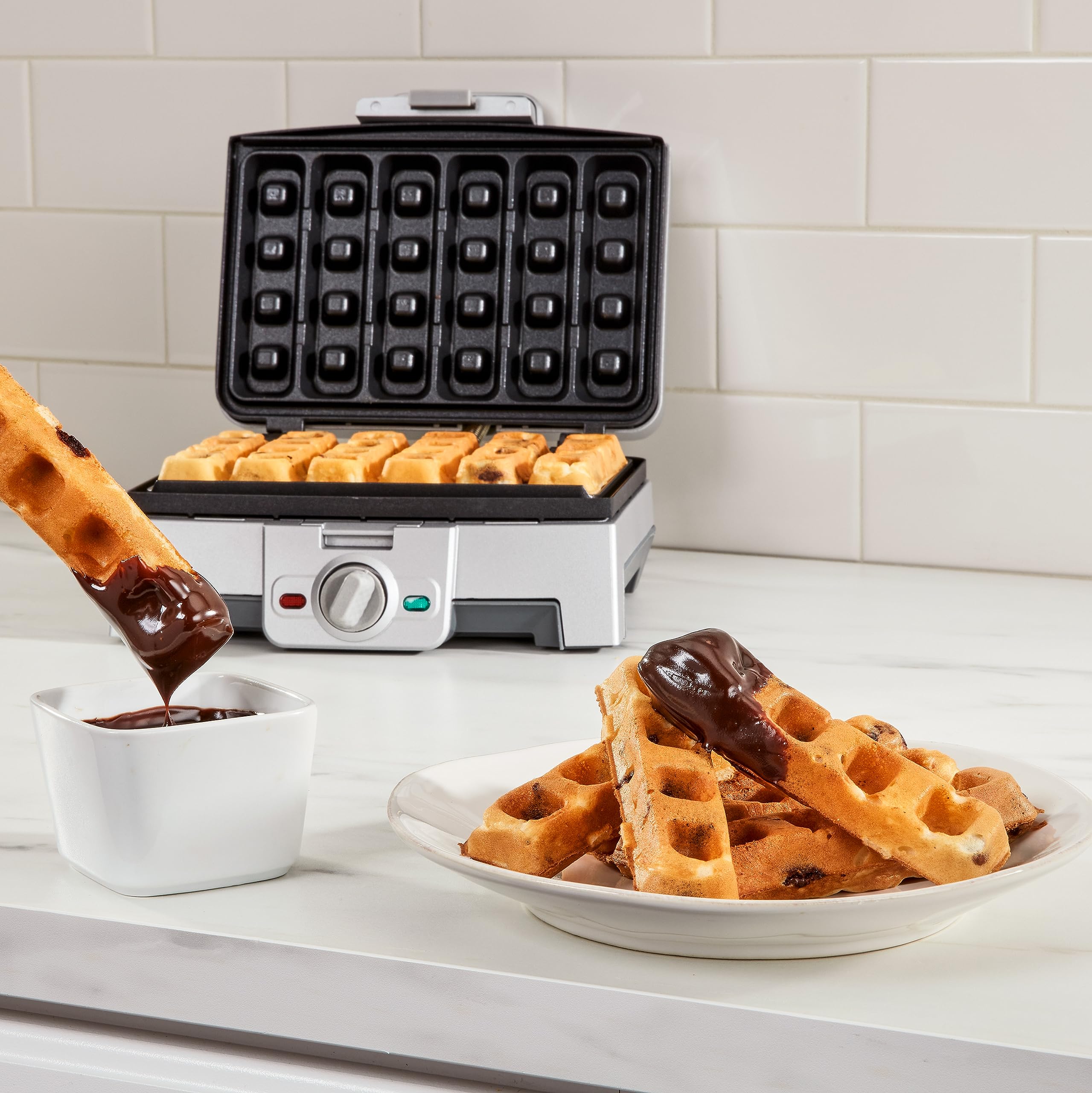 Cuisinart Waffle Stick Maker WAF-ST6 indicator lights show ready-to-bake and ready-to-eat cues