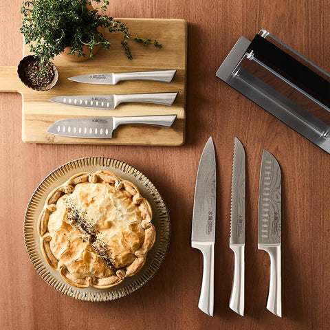 CUISINE::PRO Double-bevel blades for precise, clean cuts.