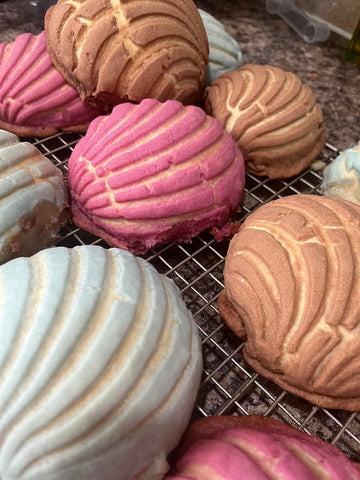 Cuitáxi concha mold linked to downtown Mexico City baking tradition.