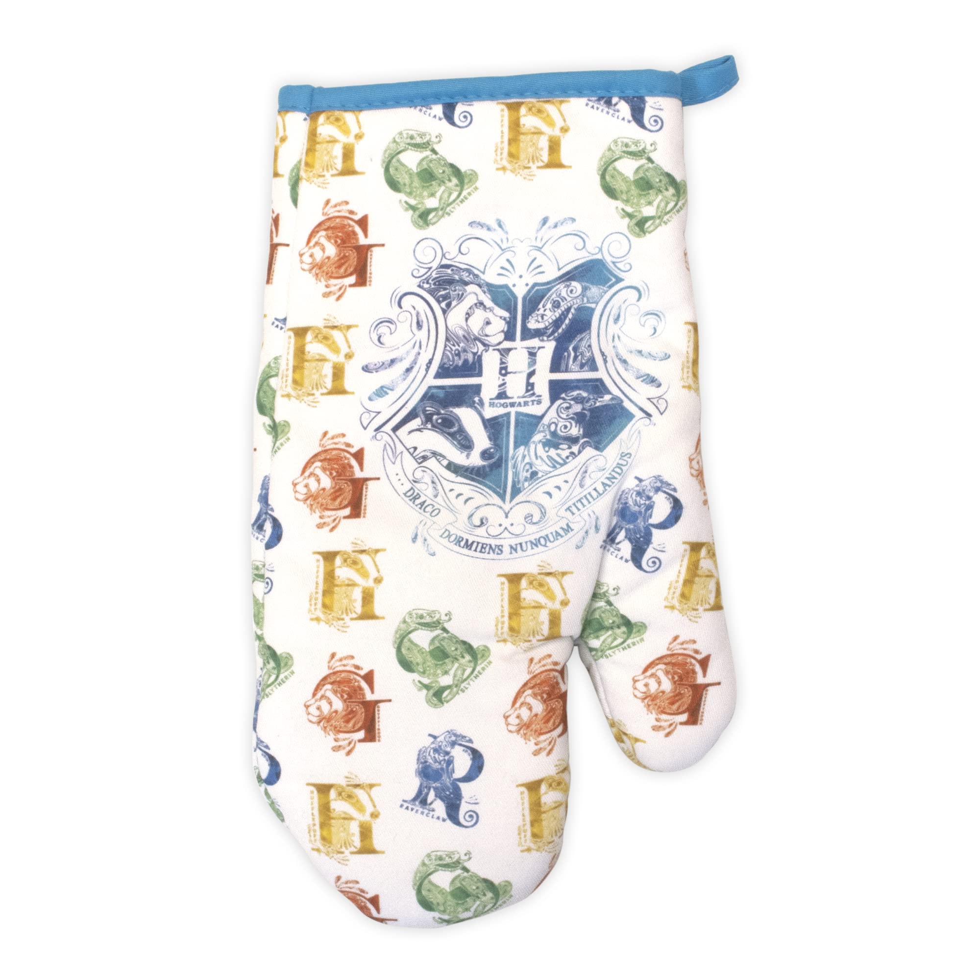 Culture Fly Harry Potter oven mitt showing Hogwarts crest, great for handling hot pots