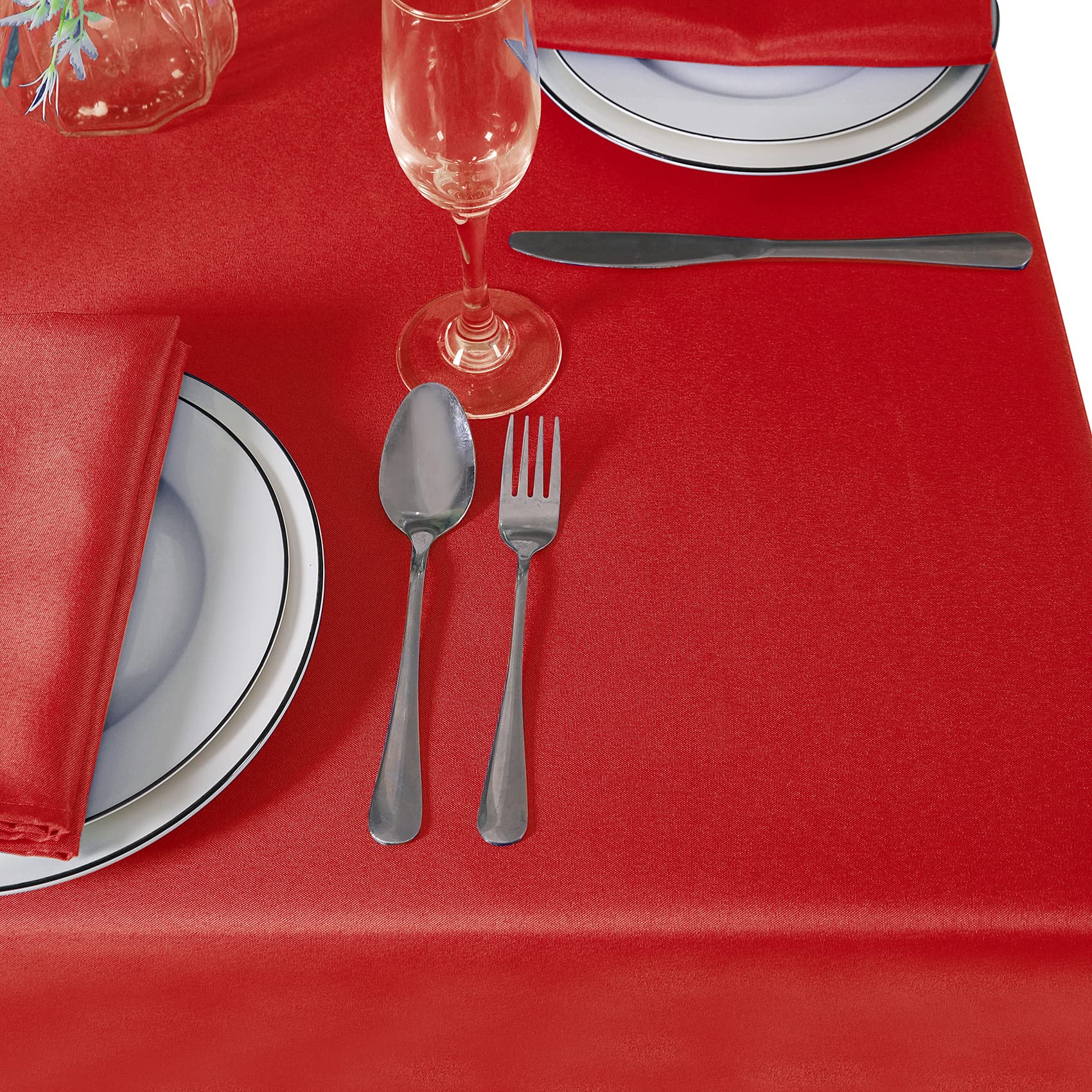 Cupuamon polyester material offers durable performance for frequent use.