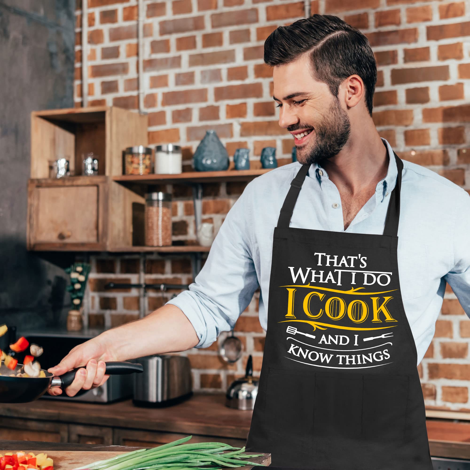 Cusugbaso chef apron provides full-front coverage to protect clothes.