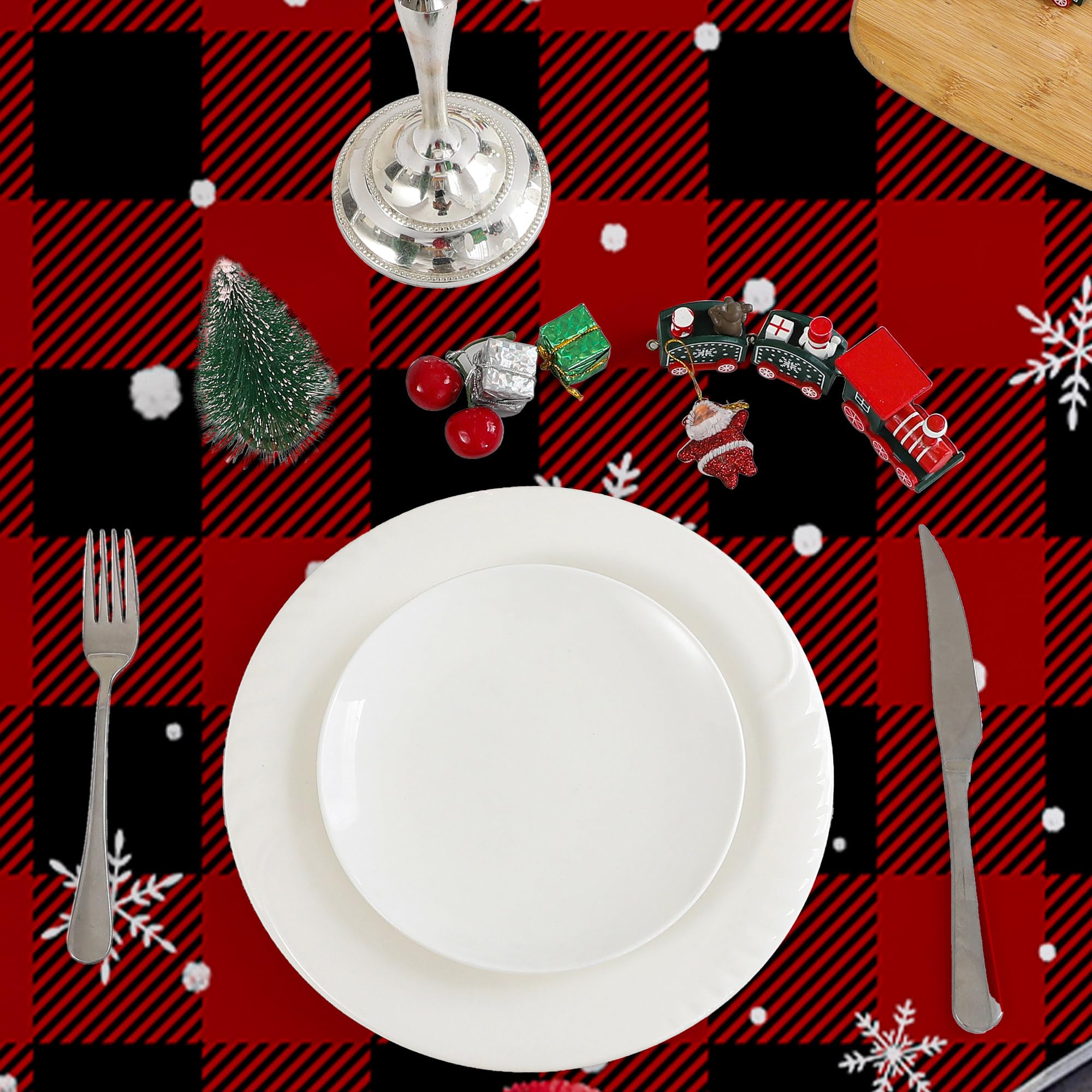 Cusugbaso durable polyester tablecloth suitable for indoor and outdoor use.