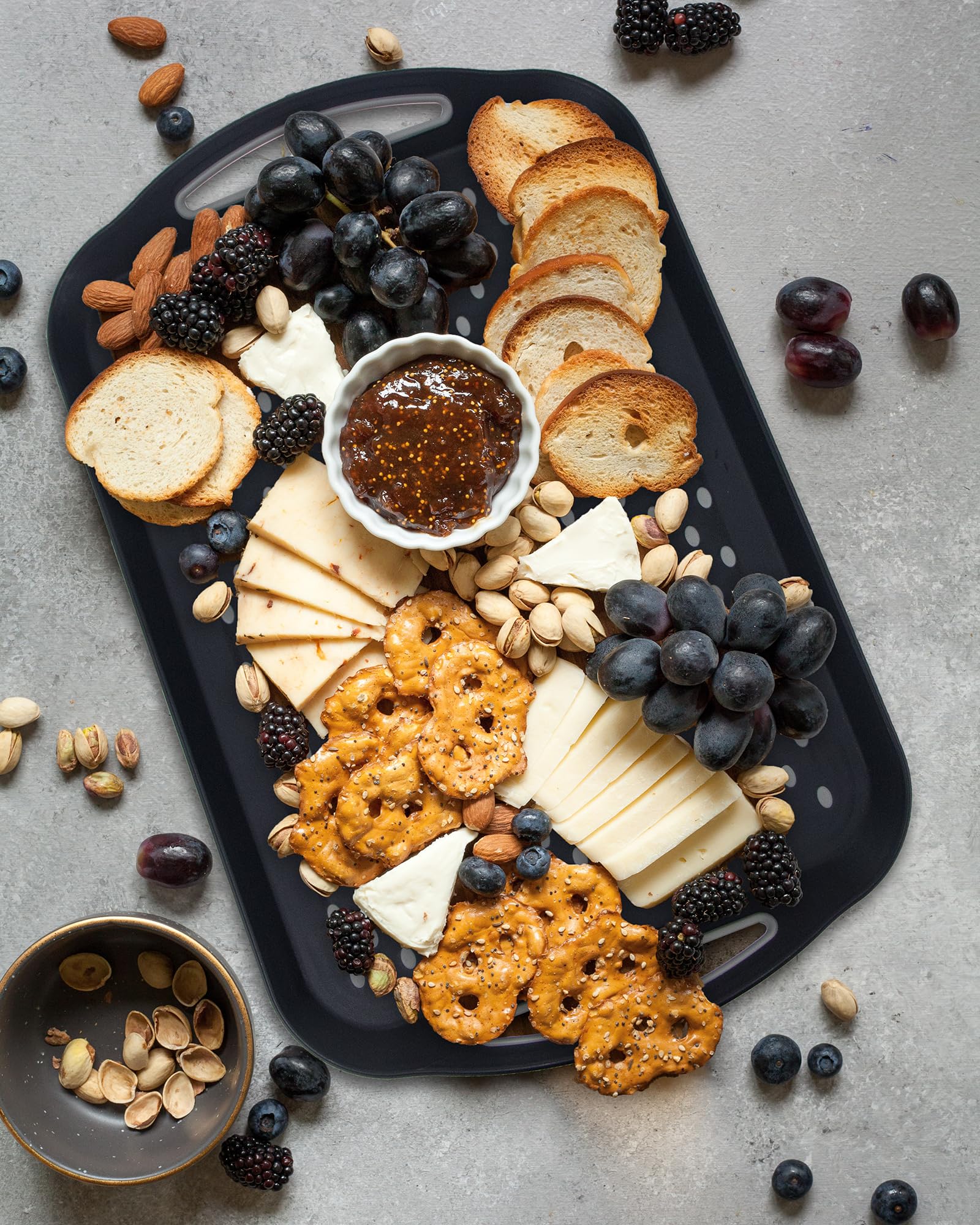 Czlizdyt tray stacks neatly for compact storage.