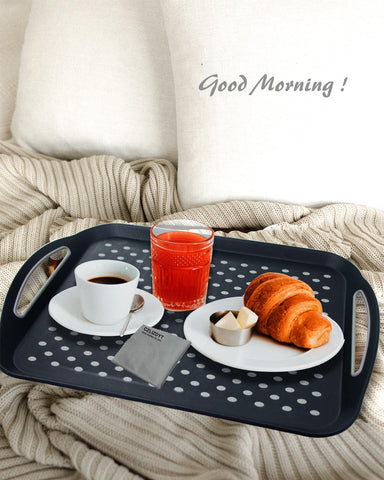 Czlizdyt tray ideal for breakfasts, snacks, and picnics anywhere.