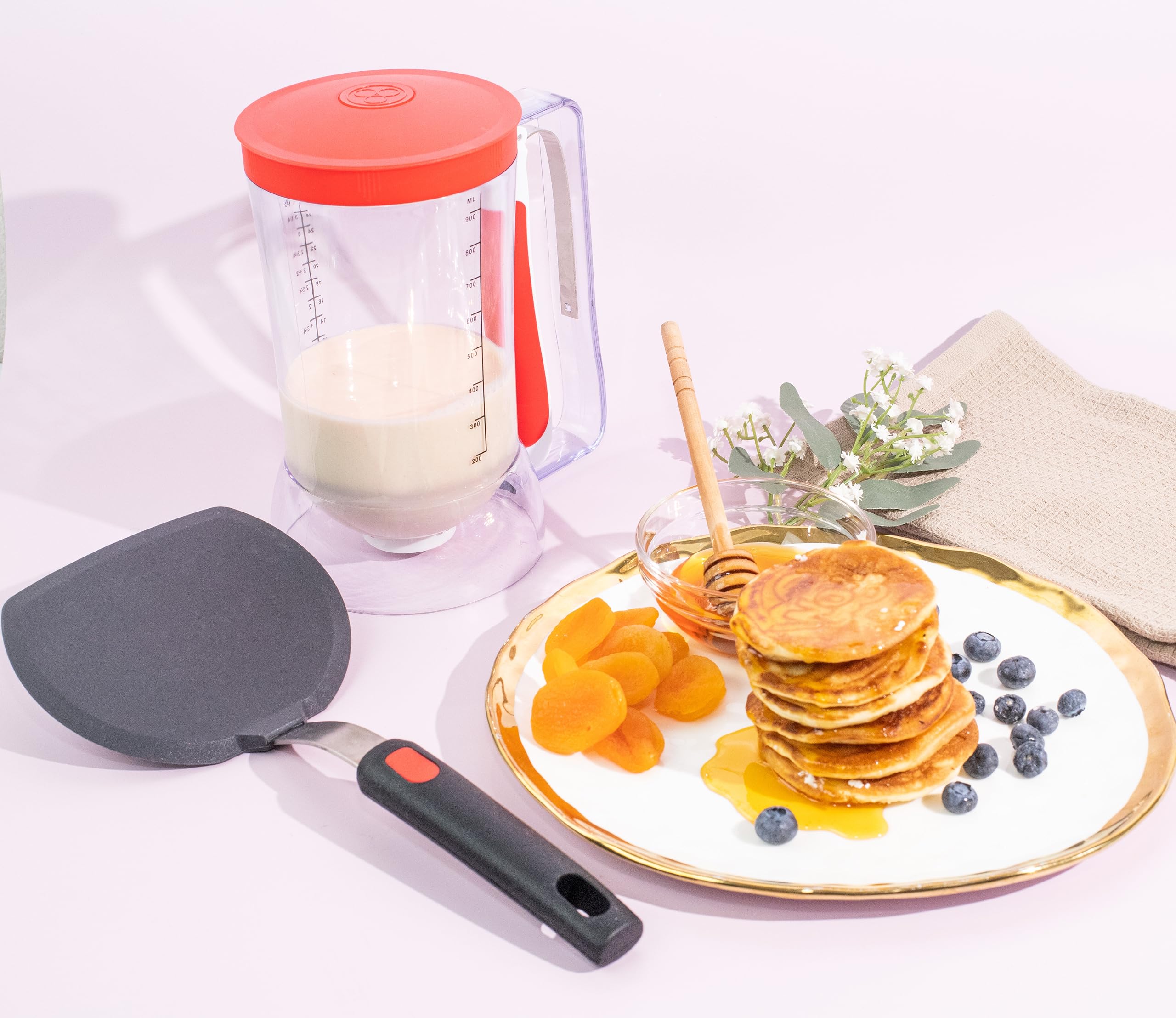 Dalup pancakes pourer easy-squeeze handle for safe prep.