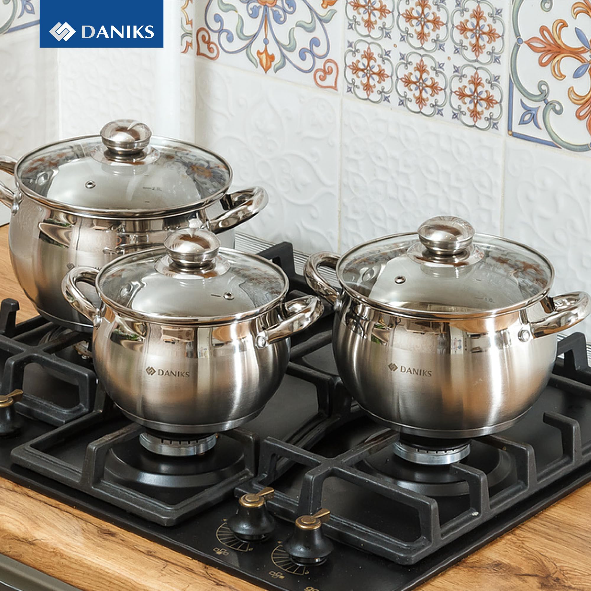 Daniks set on kitchen counter showcases complete 6-piece versatility.