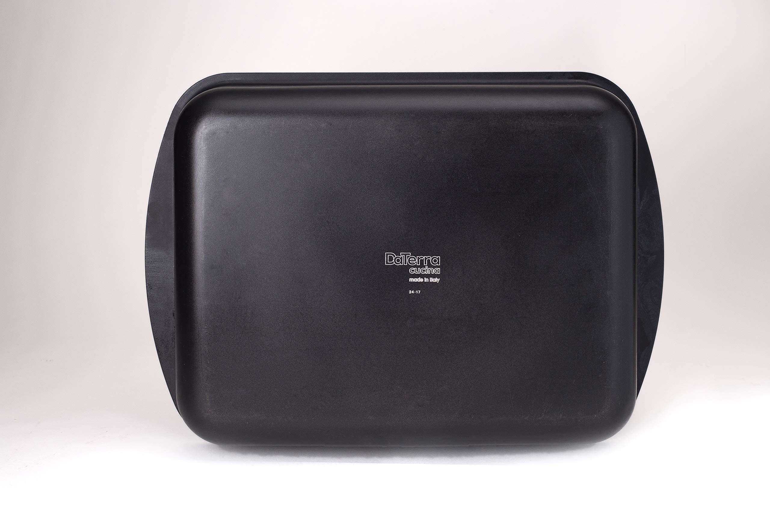DaTerra Cucina durable oven pan ideal for holiday meals and gatherings.