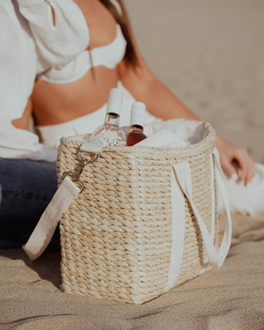 Daytani cooler bag fits picnics, pool days, and lunch outings.