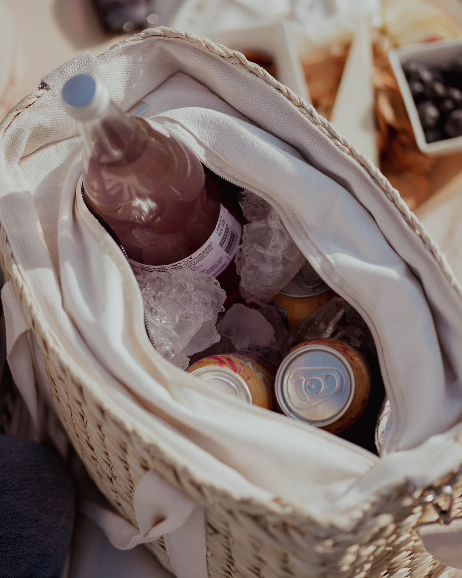 Daytani waterproof interior liner prevents spills and makes cleanup easy.