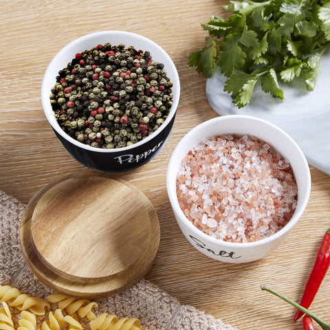 DAYYET salt and pepper box cleans easily after use.