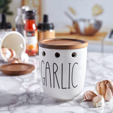 DAYYET easy-clean garlic keeper simplifies washing after cooking.