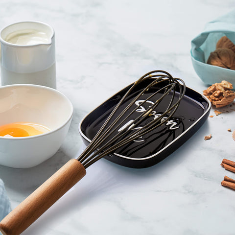DAYYET spoon rest accommodates multiple utensils when rotated sideways.