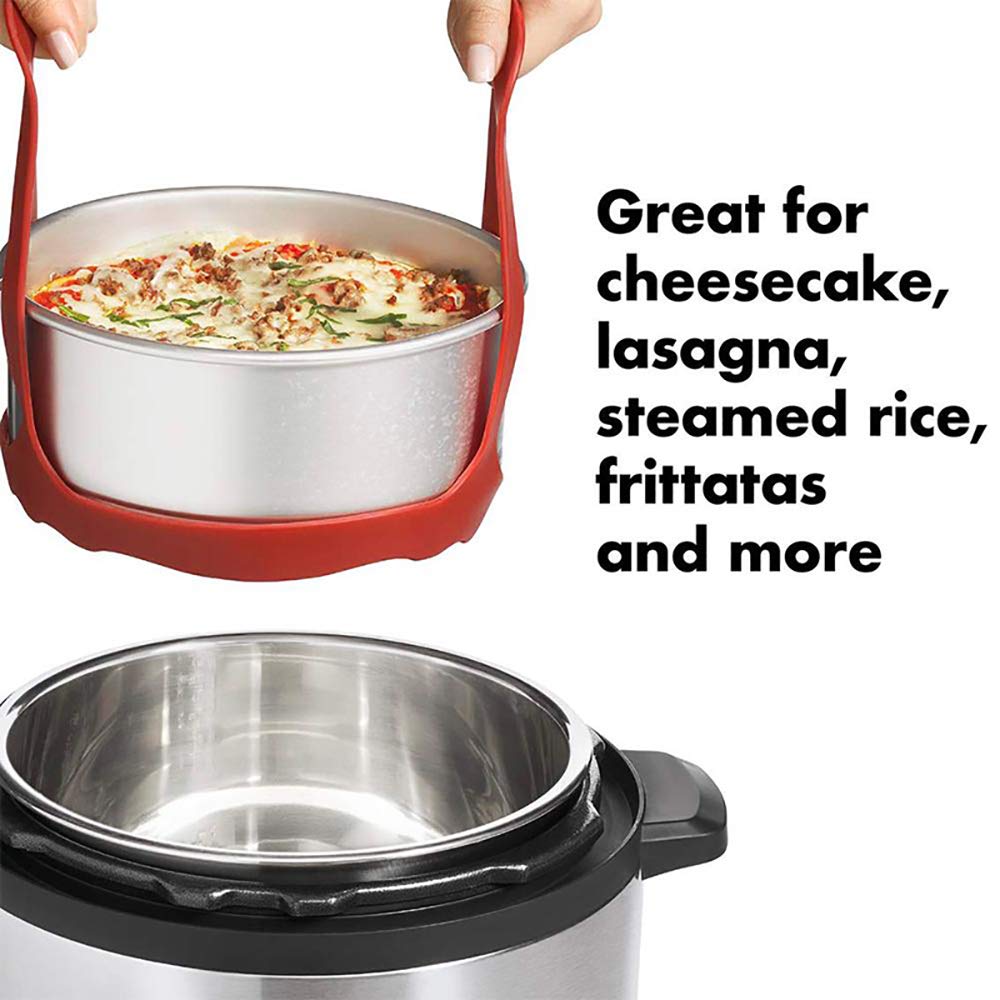 ddLUCK silicone bakeware sling in red, BPA-free and heat resistant.