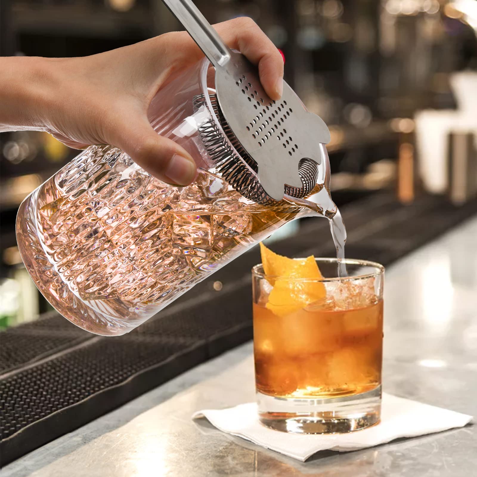 DEAYOU dishwasher-safe crystal simplifies cleanup after cocktails.