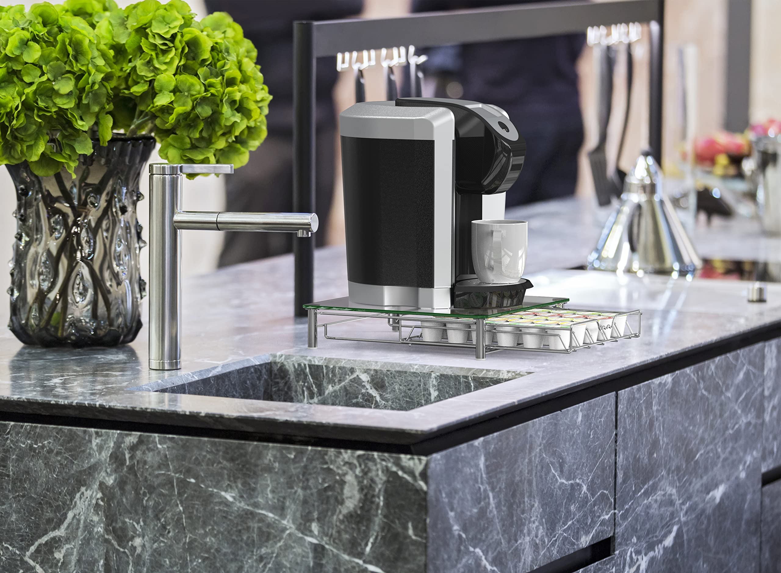Deco Brothers 30-pod capacity keeps a variety of flavors neatly organized