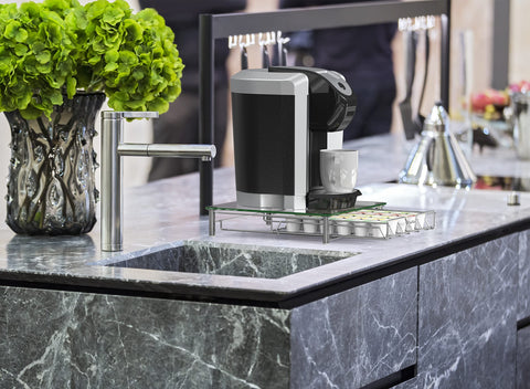 Deco Brothers 30-pod capacity keeps a variety of flavors neatly organized