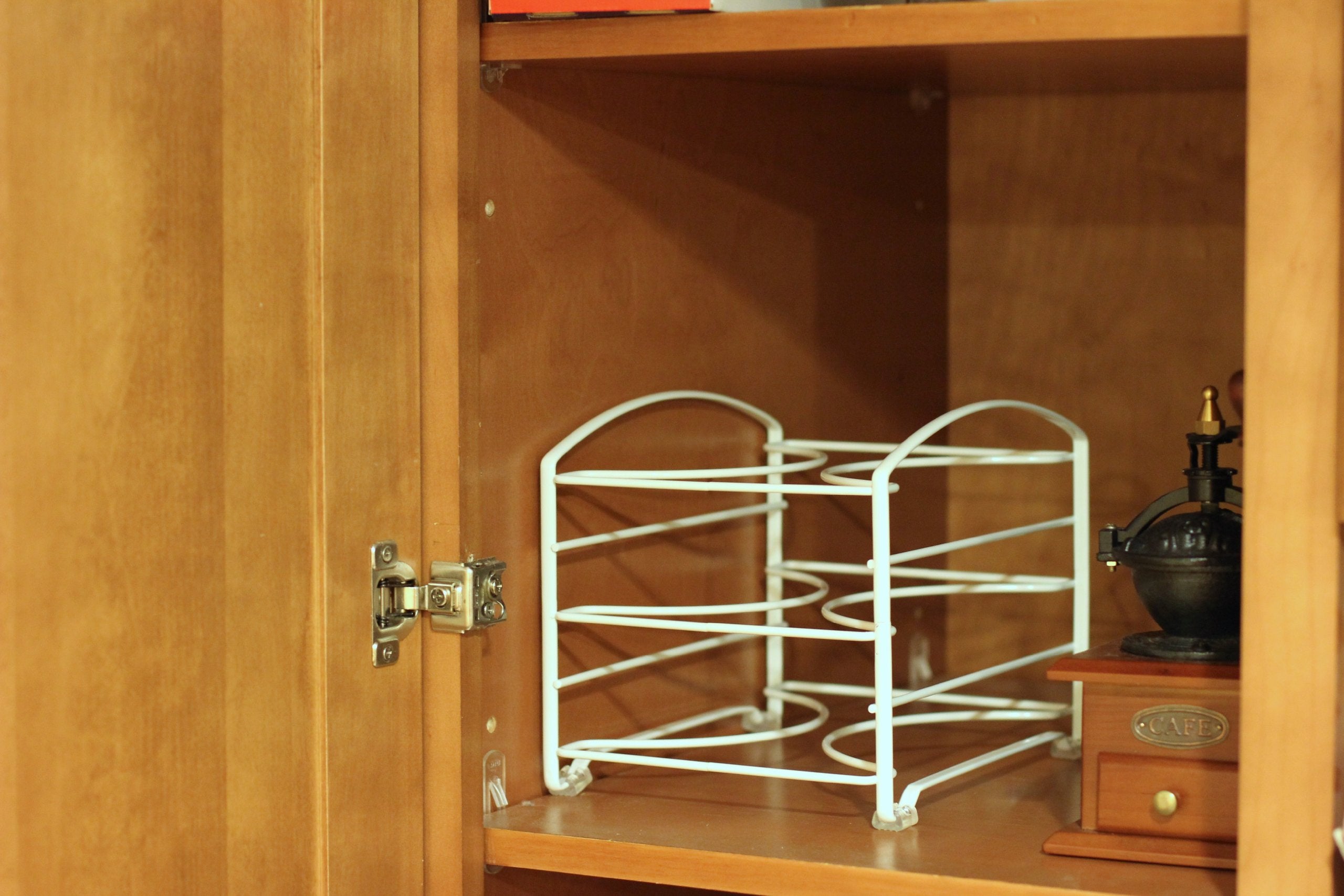 Deco Brothers wrap organizer rack in heavy-gauge steel for durability.
