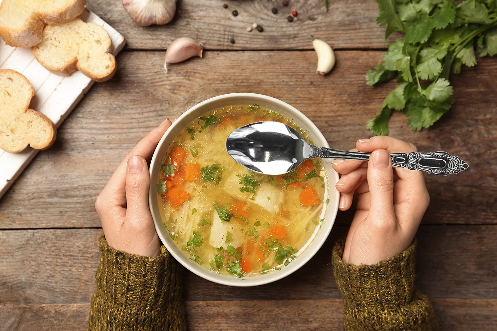 DecorRack ergonomic handle dinner spoon provides secure, comfortable grip during meals.