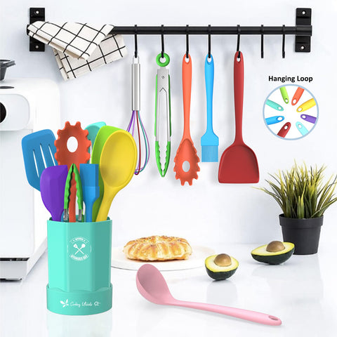 Deedro solid turner for precise flipping while protecting nonstick pans.