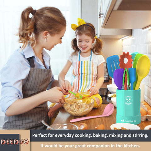 Deedro spoonula blends spoon and spatula for versatile scooping.