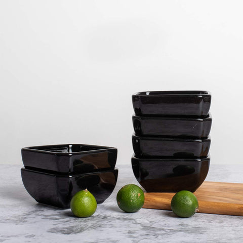 DELLING black dip bowls on table with stable base.