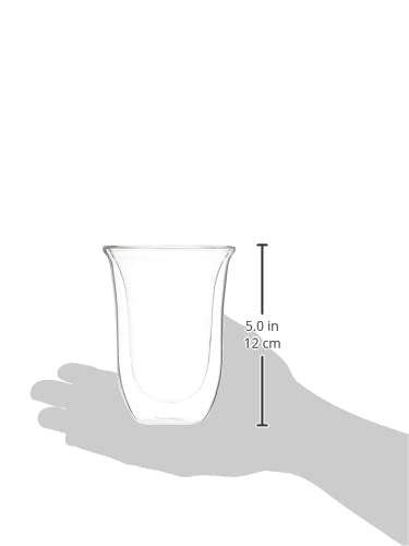 De'Longhi latte glass close-up showing slim profile ideal for hot drinks.
