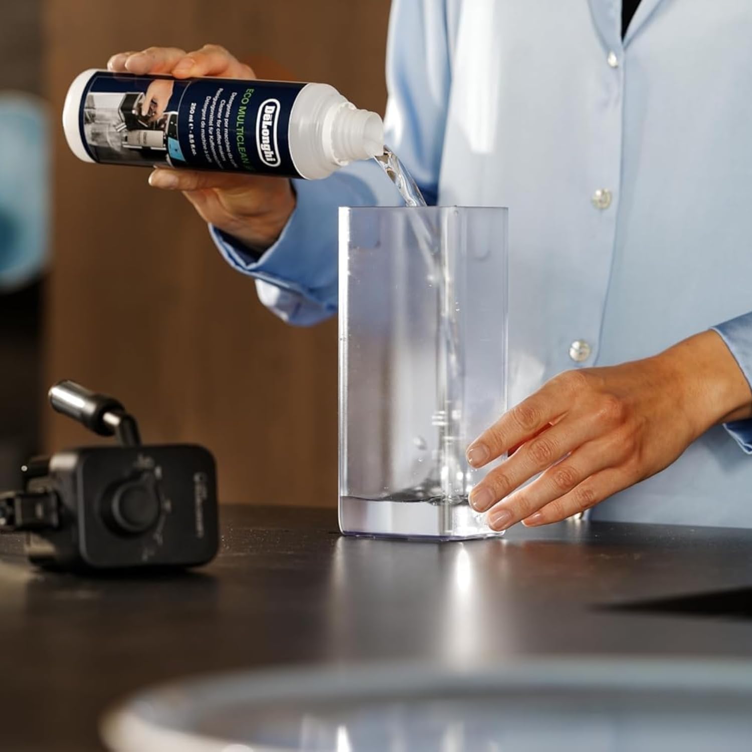 De'Longhi universal cleaner frother nozzle demonstrates cleaning milk frothing components and supports easy maintenance.