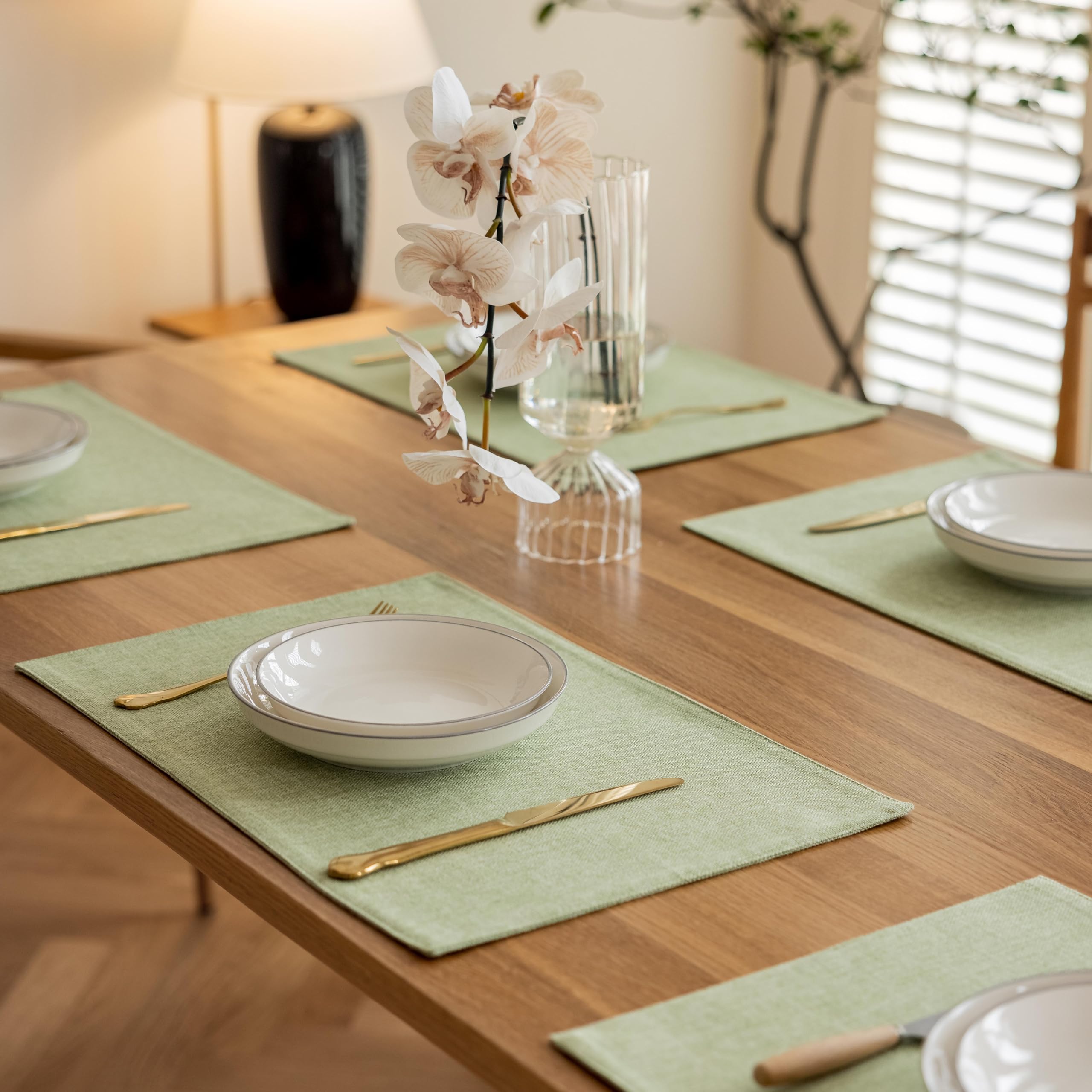 Demetex Green placemats hand-wash recommended; easy care for daily use.