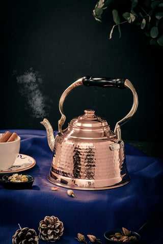DEMMEX copper’s thermal efficiency helps keep tea warm longer without scorching.
