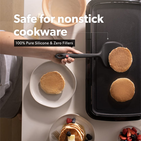 DI ORO Living heatproof spatula edge offers precise turning for sizzling sautéing.