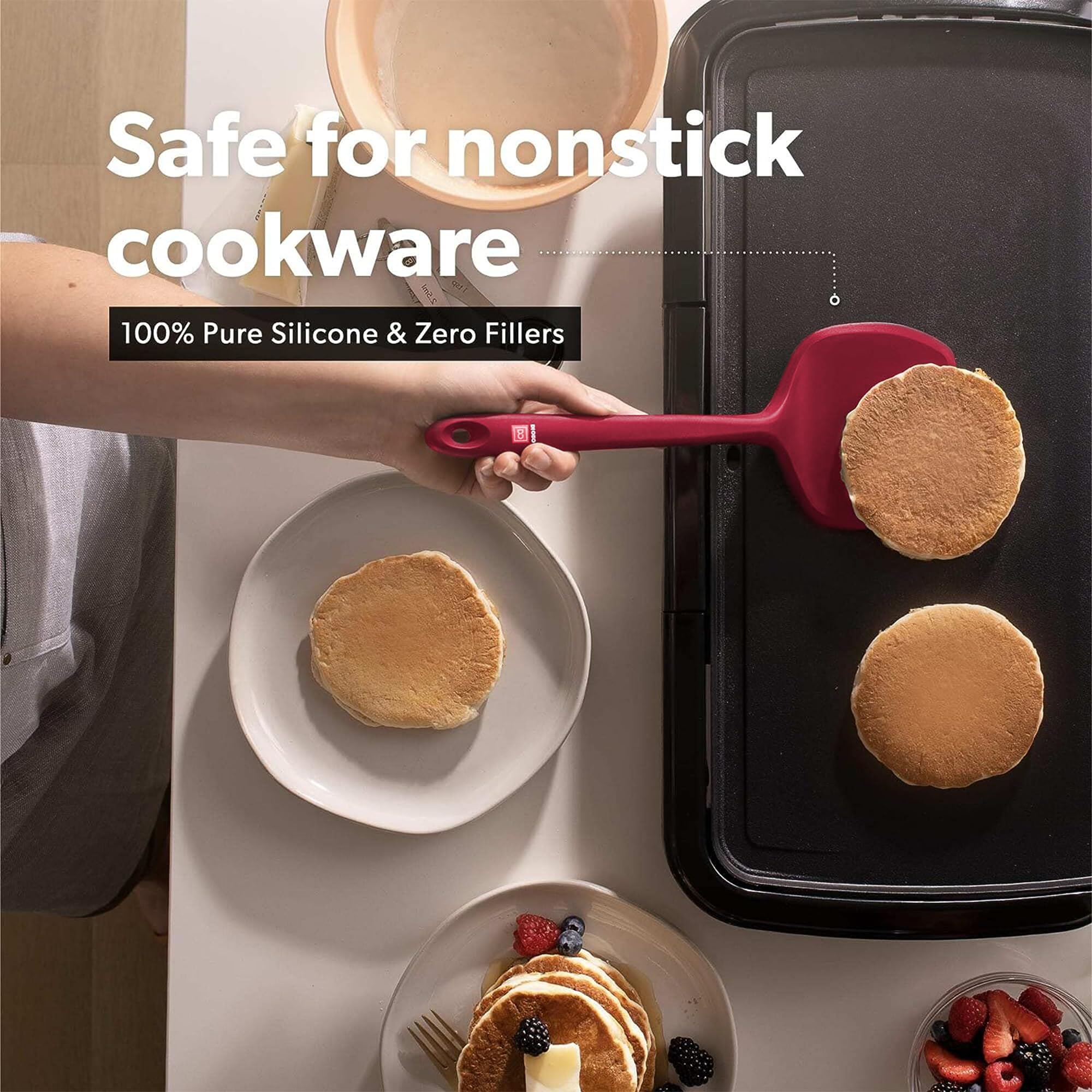 DI ORO Living Seamless Series Moda red compact spatula for precise turning in tight pans.