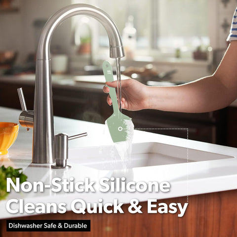 DI ORO large surface spatula ideal for stirring and scraping bowls.