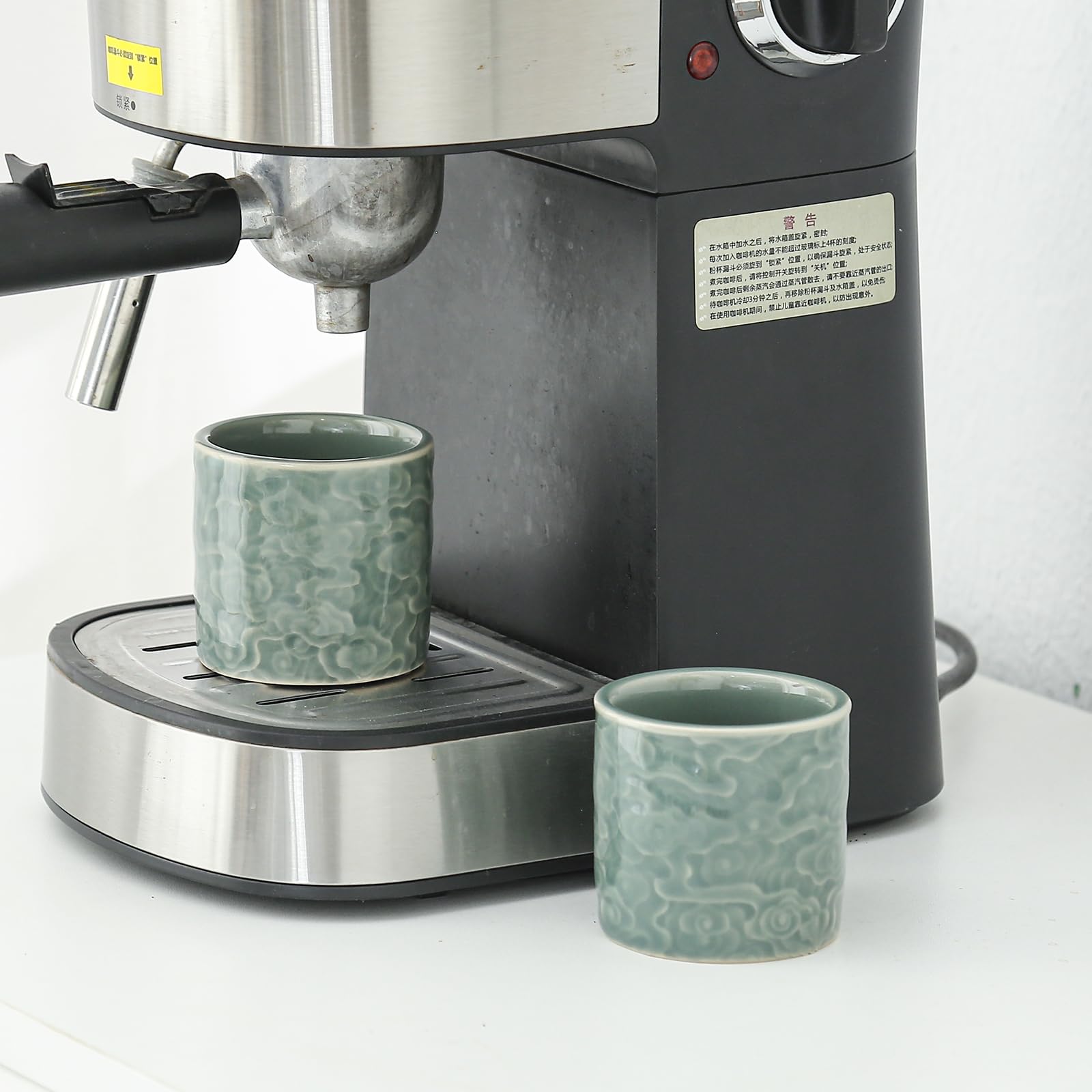 Dicmracy anti-slip base helps keep cups steady during busy mornings