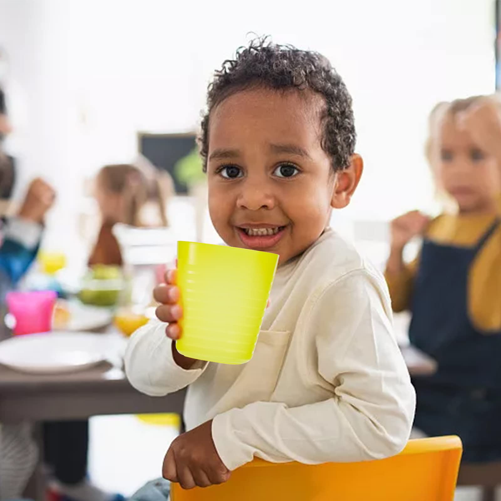 Dicunoy wide-base cups offer stability to reduce spills.