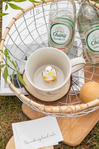 DIHOclub grey eagle mug shows textured handle threads for a tactile grip