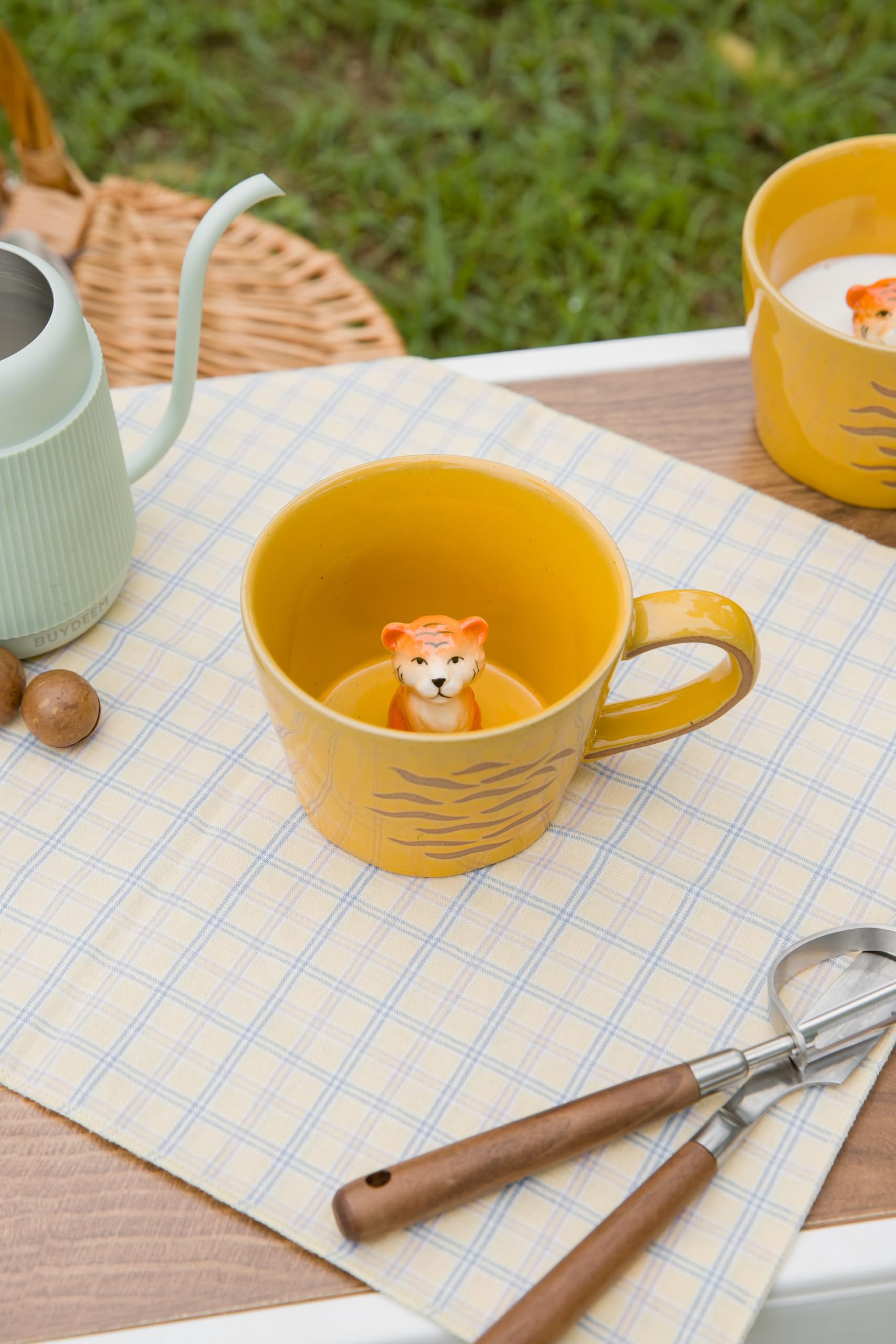DIHOclub hand-painted tiger mug adds playful wildlife charm to tea time.