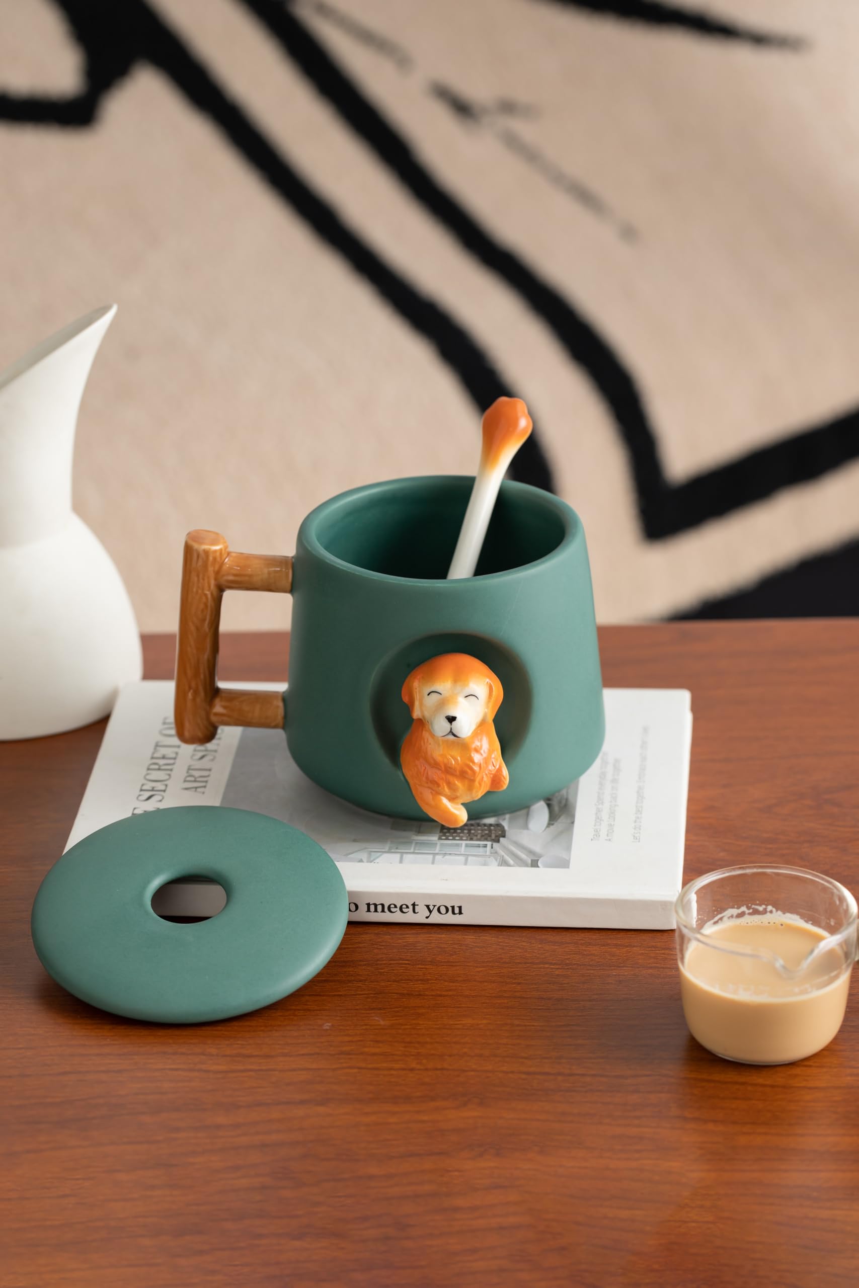 DIHOclub mug features matte glaze and wood-texture handle for a natural grip