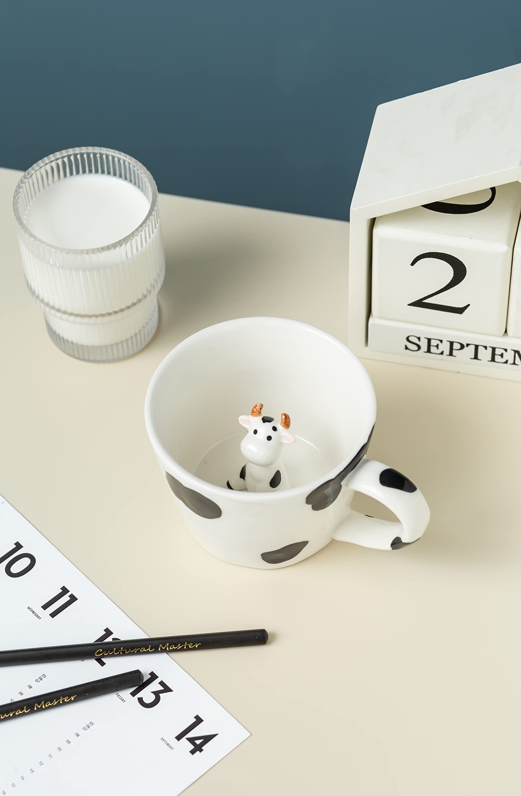 DIHOclub cup features bottom reveal that surprises you during a drink.