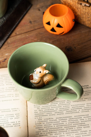 DIHOclub Squirrel mug shows the 3D inside design.