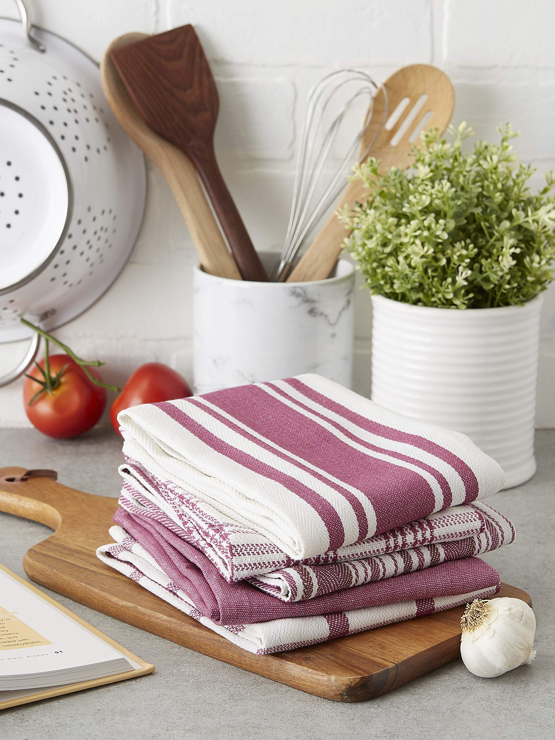 DII tight-weave cotton dishtowel offering low lint and durability.