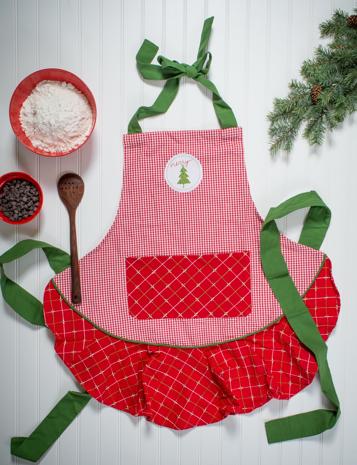 DII women's Christmas apron embroidery option for personalized decorative gifts.