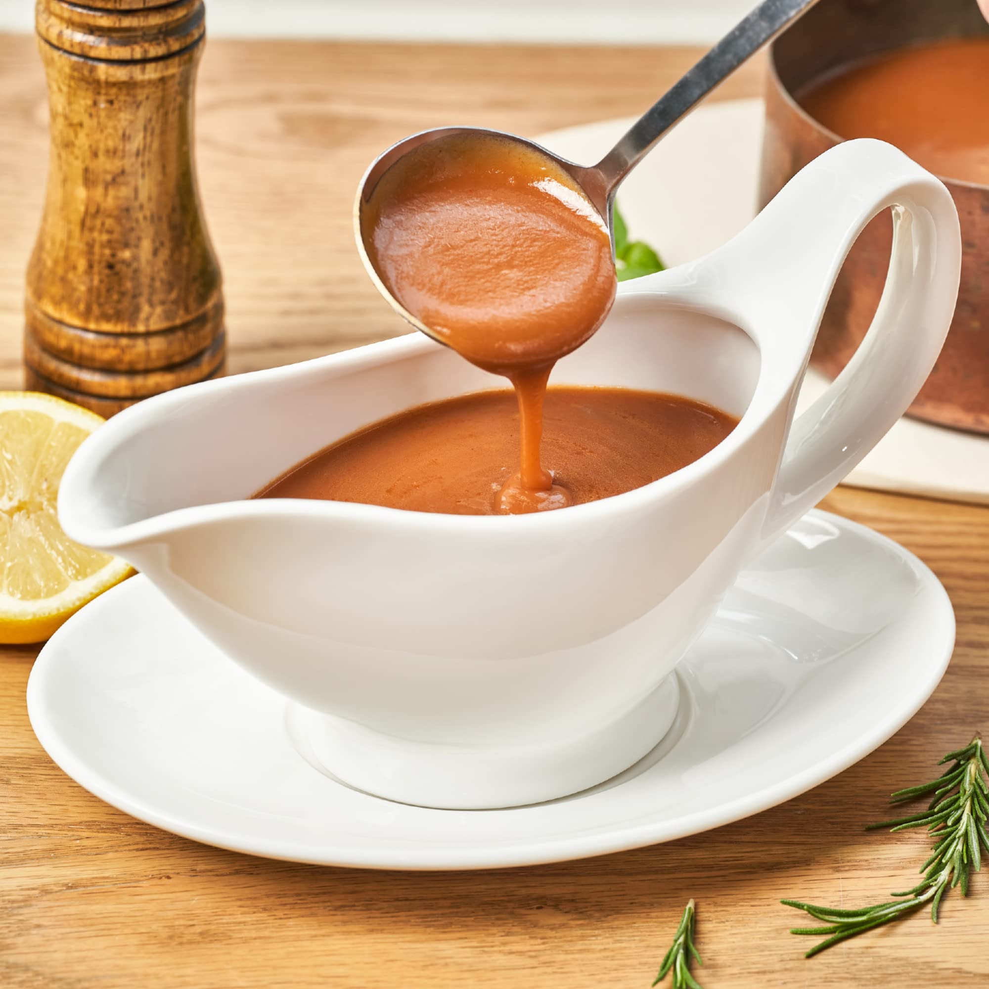 Dinnerlit Gravy Boat ergonomic handle for a comfortable grip when pouring.