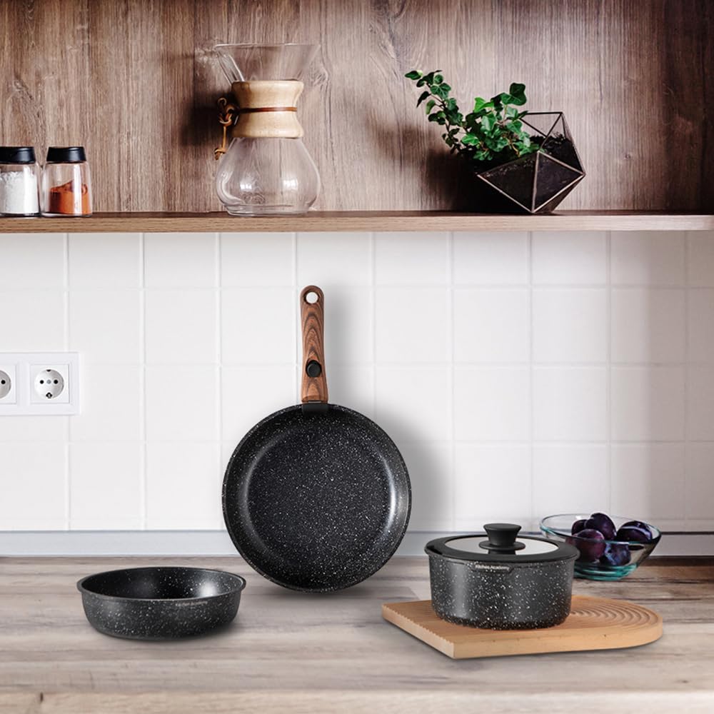DishDelight storage bag keeps RV cookware organized.